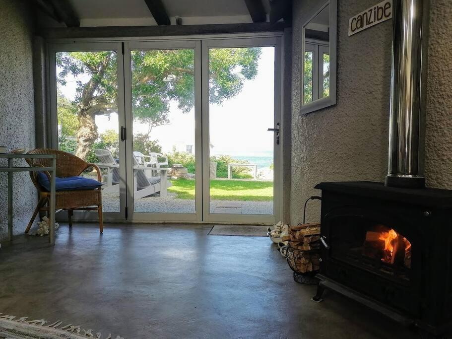 Charming Rondavels 100 Meters From Sea Hermanus