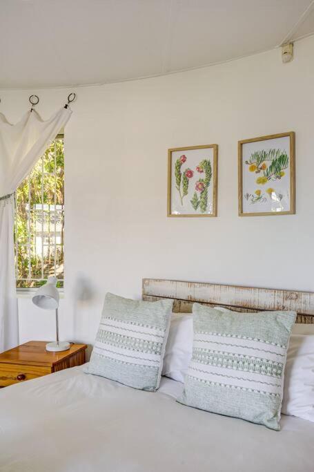 Charming Rondavels 100 Meters From Sea Hermanus