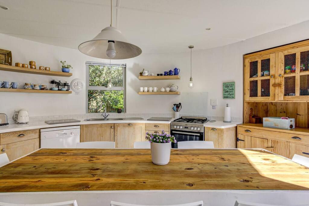 Charming Rondavels 100 Meters From Sea Hermanus